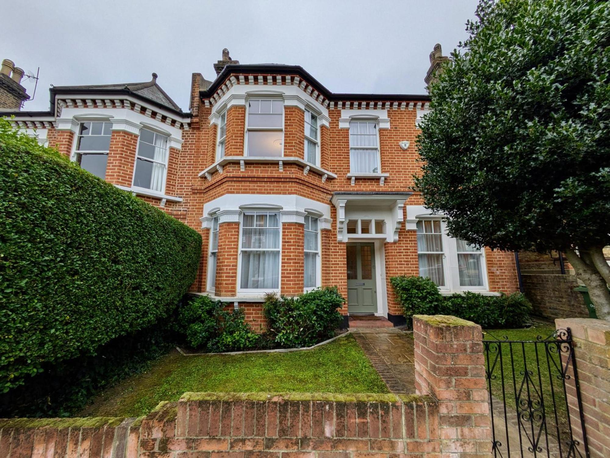 Сasa de vacaciones Impressive 5br Family In Leafy